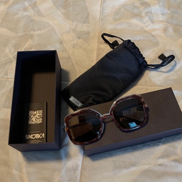 PRADA WOMEN’S SUNGLASSES NIB - Picture 1 of 5